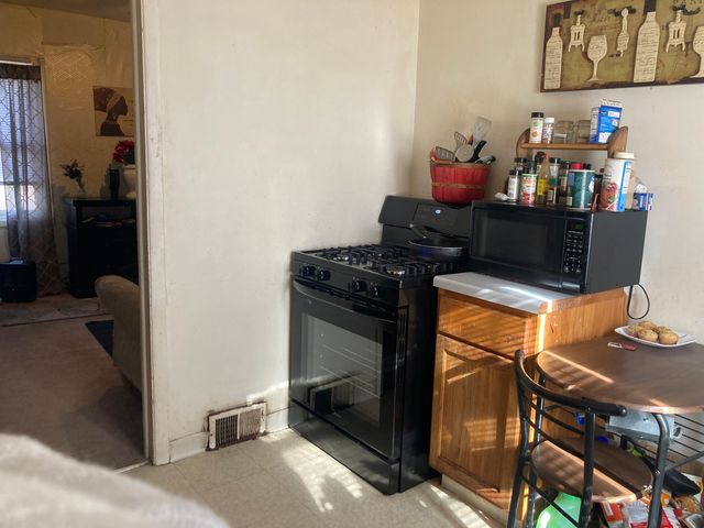 2109 E Locust Street, Davenport, IA 52803