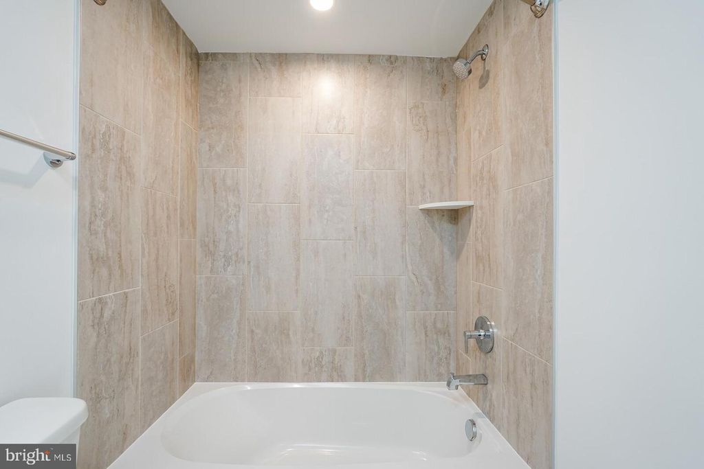Image 9 of property listing at 5345 ZENITH OVERLOOK, Bethesda, MD 20816