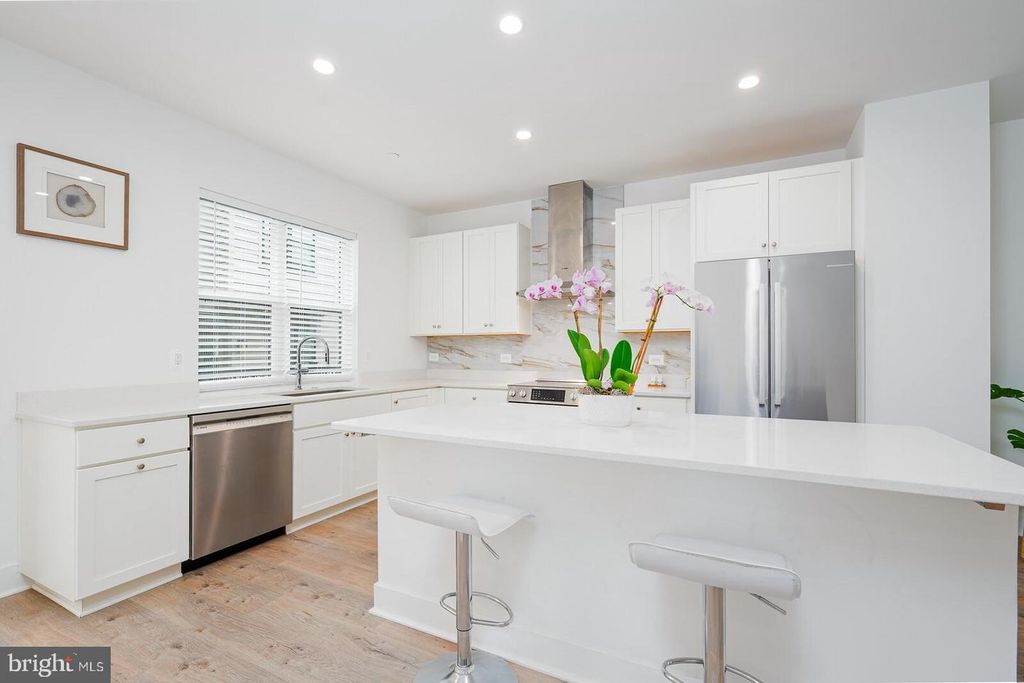 Image 12 of property listing at 5345 ZENITH OVERLOOK, Bethesda, MD 20816
