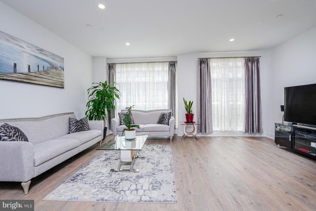 Image 20 of property listing at 5345 ZENITH OVERLOOK, Bethesda, MD 20816