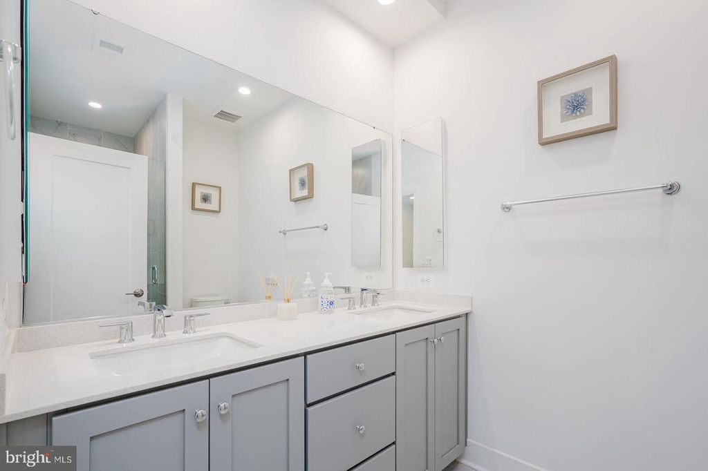 Image 33 of property listing at 5345 ZENITH OVERLOOK, Bethesda, MD 20816
