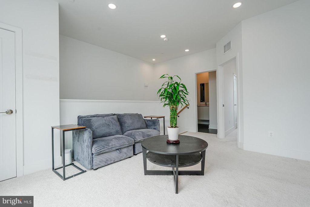 Image 45 of property listing at 5345 ZENITH OVERLOOK, Bethesda, MD 20816