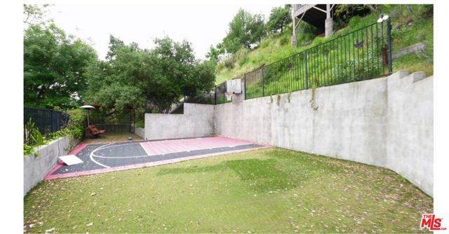 1833 Roscomare Road, Los Angeles, CA 90077