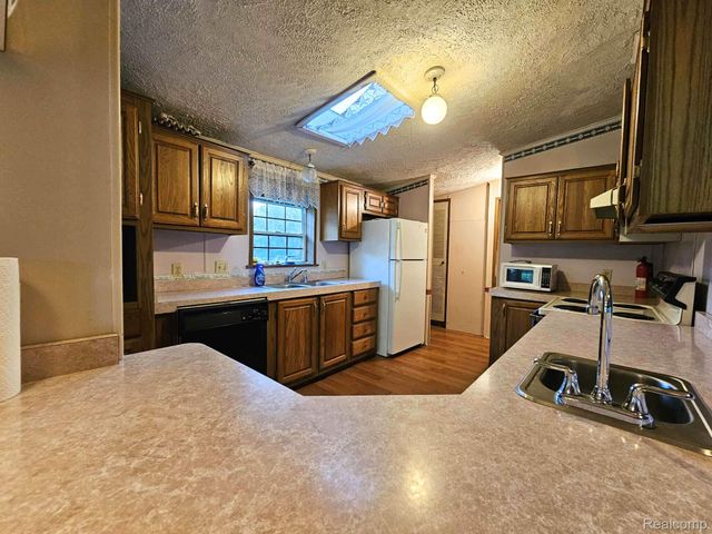 6392 Lake Rd, Genesee Charter Township, MI 48746