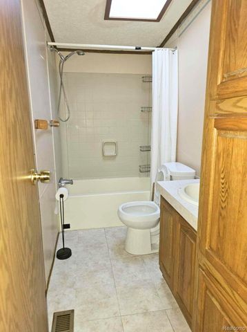 6392 Lake Rd, Genesee Charter Township, MI 48746