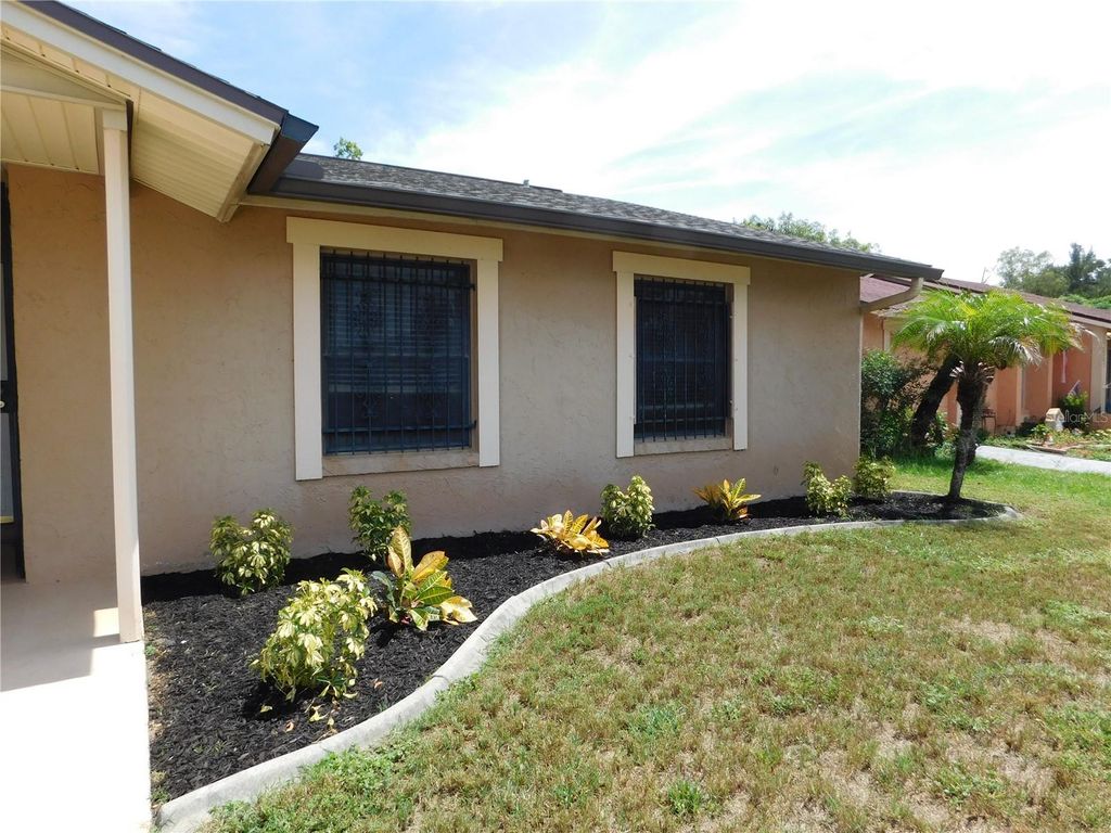Image 5 of property listing at 2311 TOWERBRIDGE STREET, Orlando, FL 32837