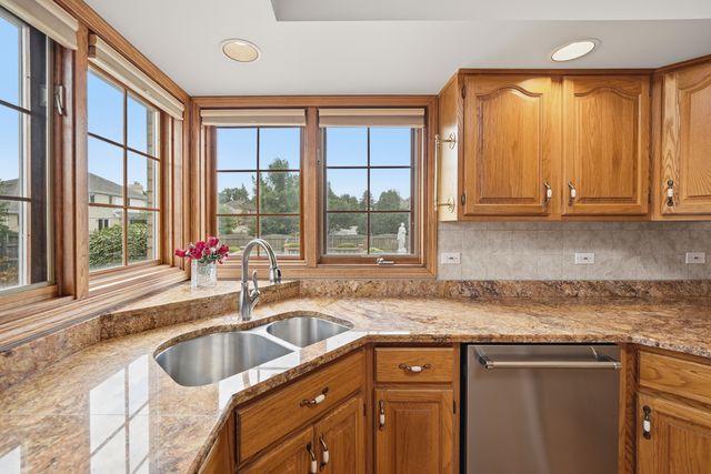 1522 Coventry Lane, Munster, IN 46321
