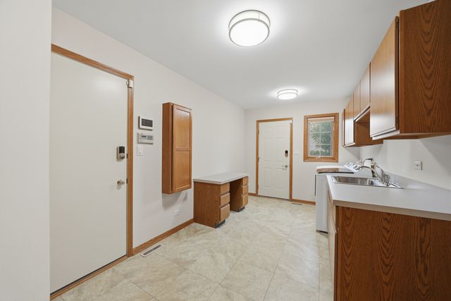 1522 Coventry Lane, Munster, IN 46321