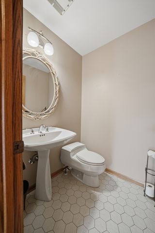 1522 Coventry Lane, Munster, IN 46321
