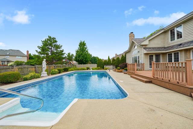 1522 Coventry Lane, Munster, IN 46321
