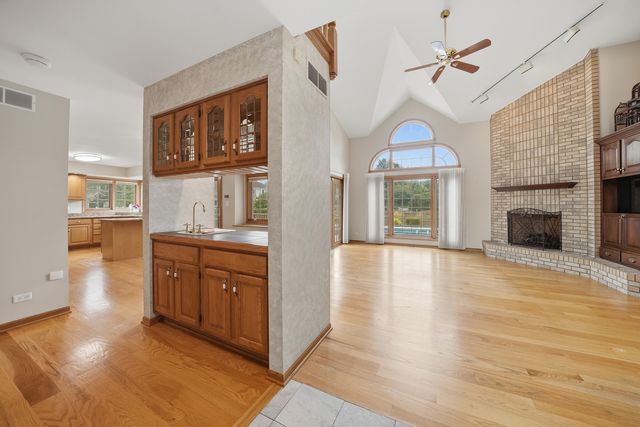 1522 Coventry Lane, Munster, IN 46321