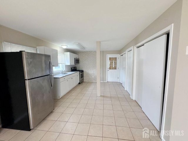 40 Runyon Avenue, Edison, NJ 08817