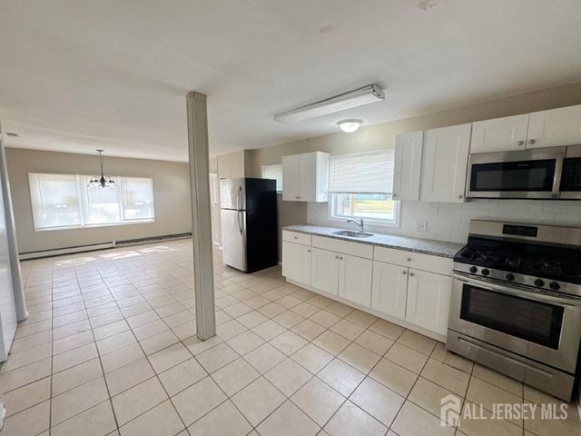 40 Runyon Avenue, Edison, NJ 08817
