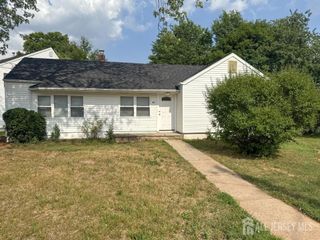40 Runyon Avenue, Edison, NJ 08817