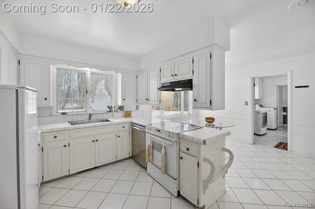 5551 Sugar Bush Lane, Flint, MI 48532