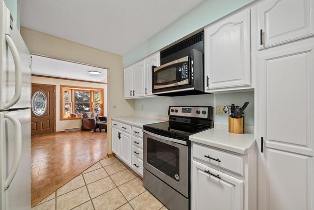 W5511 Cool Hill DRIVE, Elkhorn, WI 53121