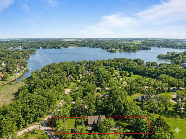 W5511 Cool Hill DRIVE, Elkhorn, WI 53121