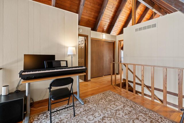 W5511 Cool Hill DRIVE, Elkhorn, WI 53121