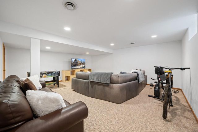 W5511 Cool Hill DRIVE, Elkhorn, WI 53121