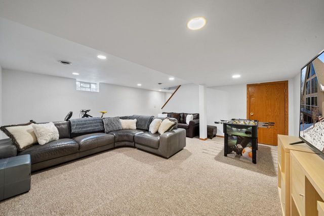 W5511 Cool Hill DRIVE, Elkhorn, WI 53121