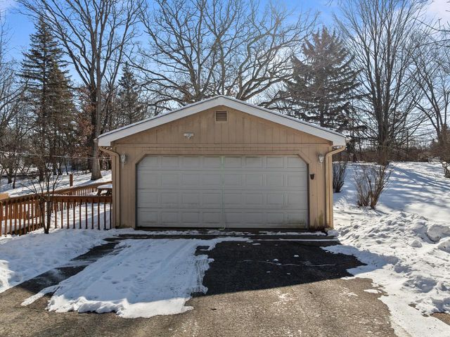 W5511 Cool Hill DRIVE, Elkhorn, WI 53121