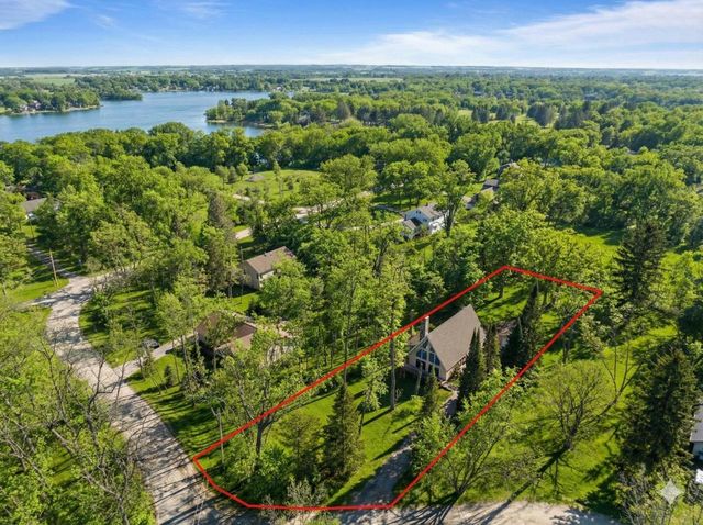 W5511 Cool Hill DRIVE, Elkhorn, WI 53121