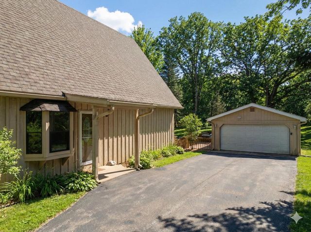 W5511 Cool Hill DRIVE, Elkhorn, WI 53121