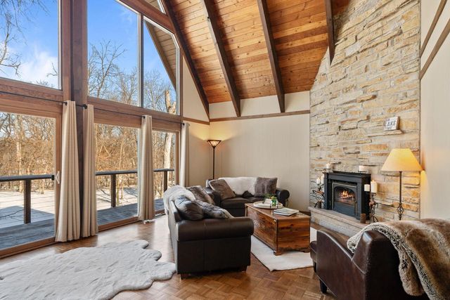 W5511 Cool Hill DRIVE, Elkhorn, WI 53121