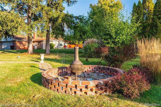 25100 Peekskill, Southfield, MI 48033