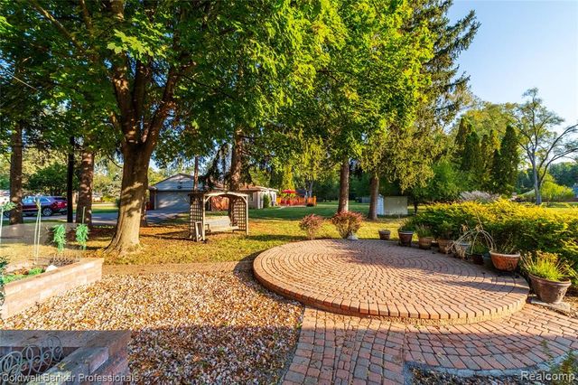 25100 Peekskill, Southfield, MI 48033