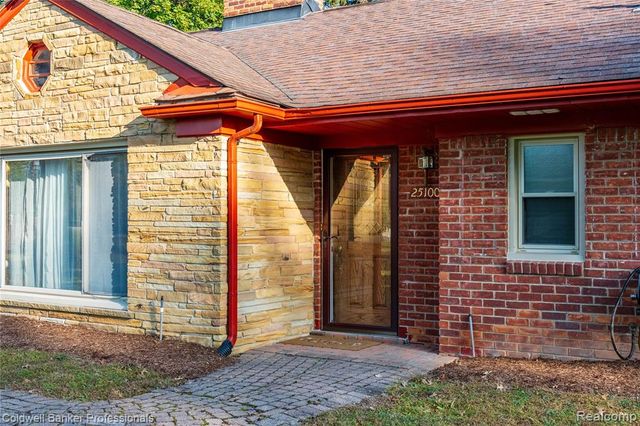 25100 Peekskill, Southfield, MI 48033