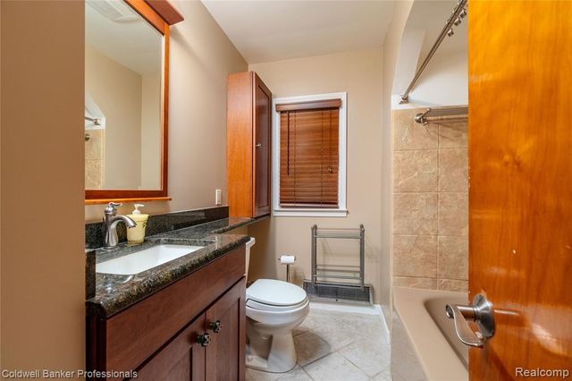 25100 Peekskill, Southfield, MI 48033