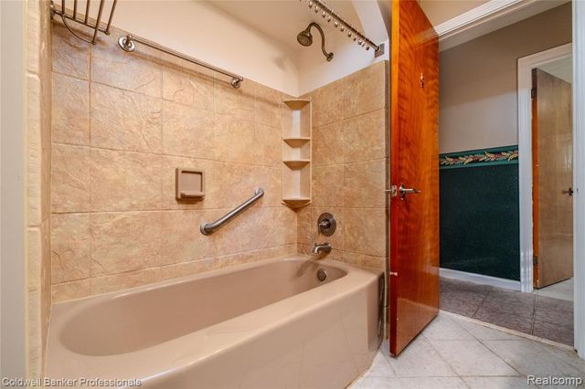 25100 Peekskill, Southfield, MI 48033