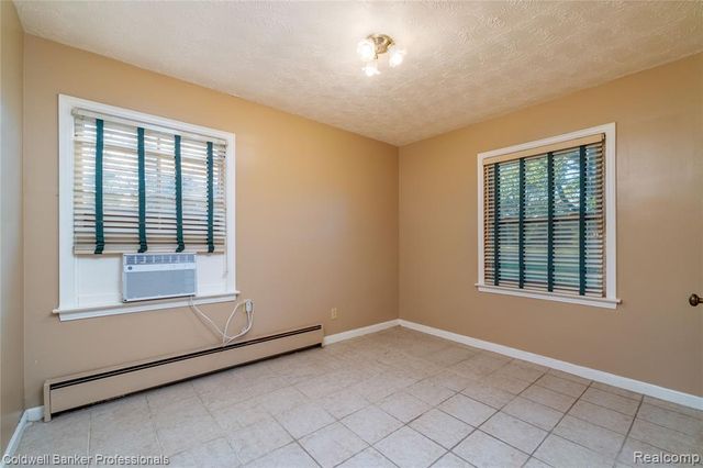 25100 Peekskill, Southfield, MI 48033