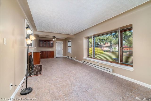 25100 Peekskill, Southfield, MI 48033