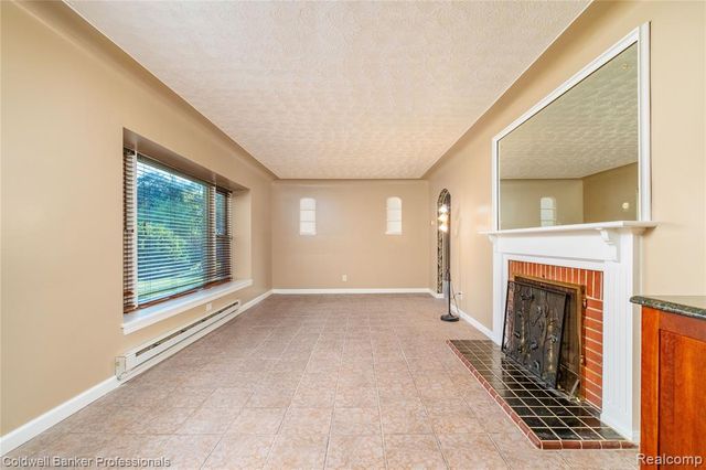 25100 Peekskill, Southfield, MI 48033