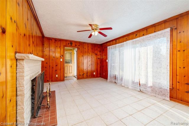 25100 Peekskill, Southfield, MI 48033