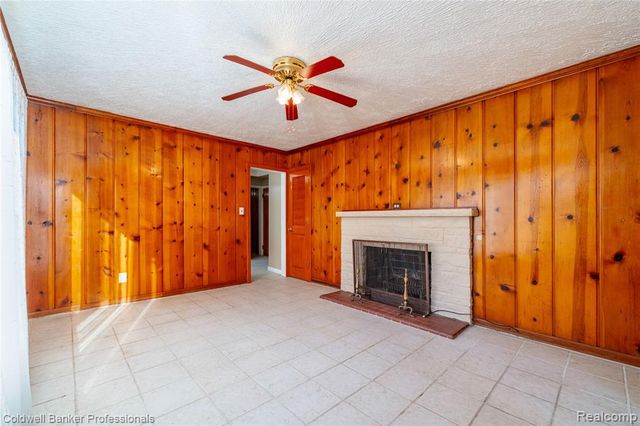 25100 Peekskill, Southfield, MI 48033