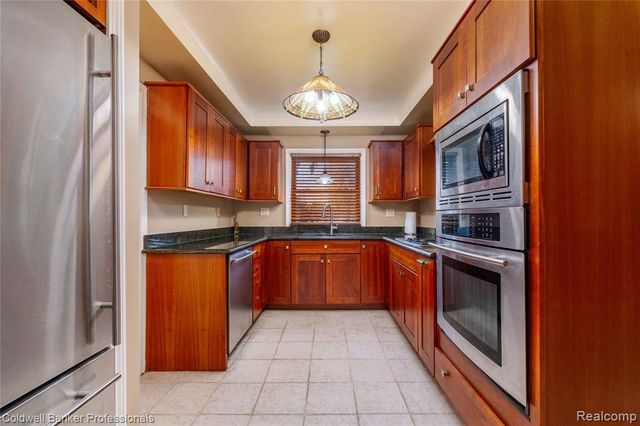 25100 Peekskill, Southfield, MI 48033