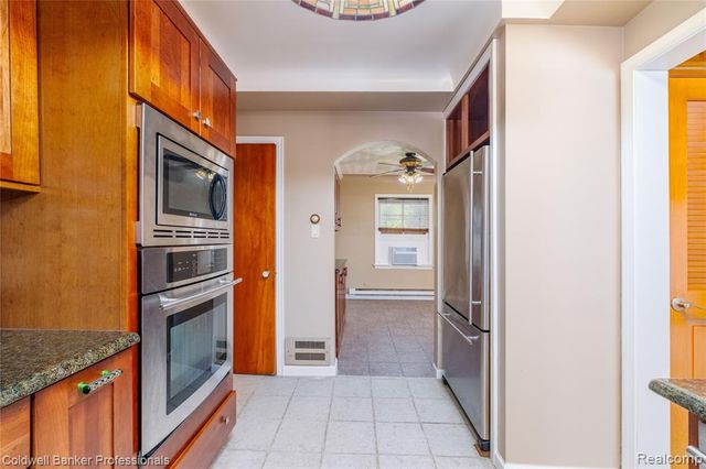 25100 Peekskill, Southfield, MI 48033