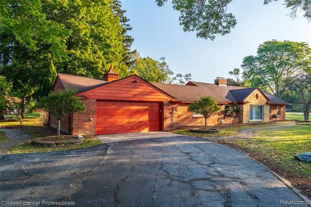 25100 Peekskill, Southfield, MI 48033