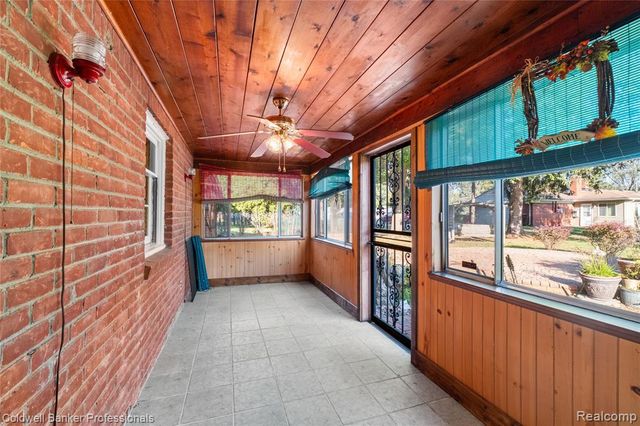 25100 Peekskill, Southfield, MI 48033