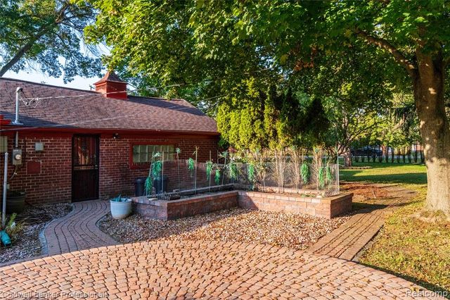 25100 Peekskill, Southfield, MI 48033