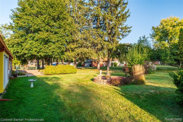 25100 Peekskill, Southfield, MI 48033