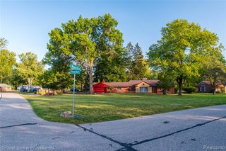 25100 Peekskill, Southfield, MI 48033