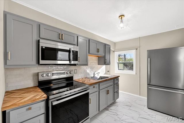 202 Monica Drive, Sunset Hills, MO 63127