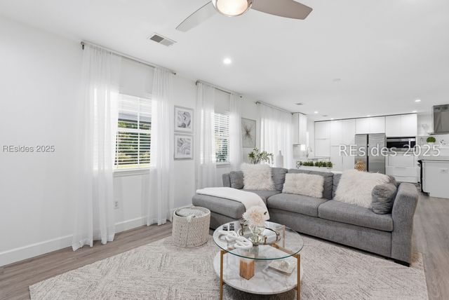 7 Lakeside Dr, Bluffton, SC 29910