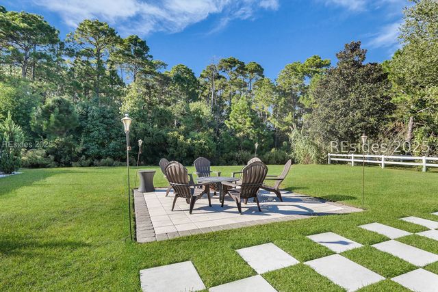 7 Lakeside Dr, Bluffton, SC 29910