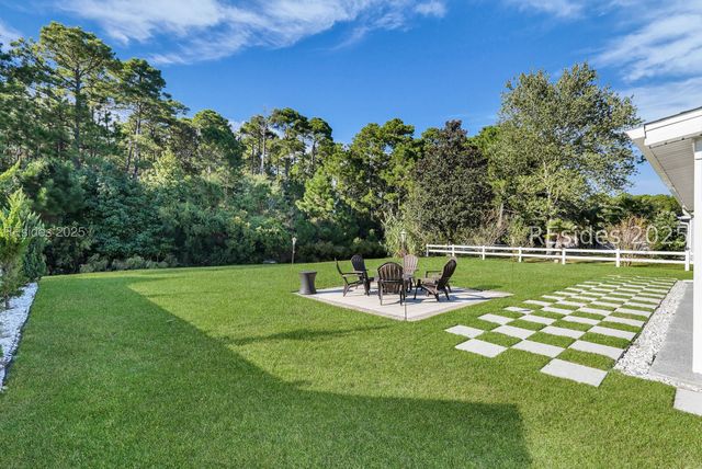 7 Lakeside Dr, Bluffton, SC 29910