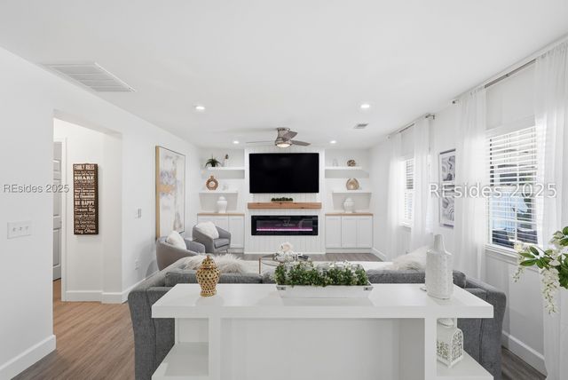 7 Lakeside Dr, Bluffton, SC 29910